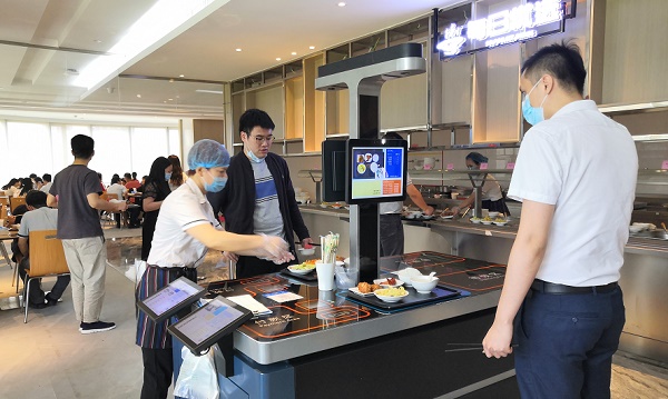 智慧食堂刷臉結(jié)算臺：人臉識別支付更加方便！